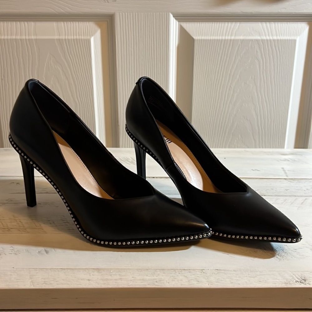NWB Bar III Binsap Ball-Chain Studded  Pumps - Size 10